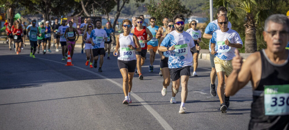 People running in Ayvalik Half Marathon